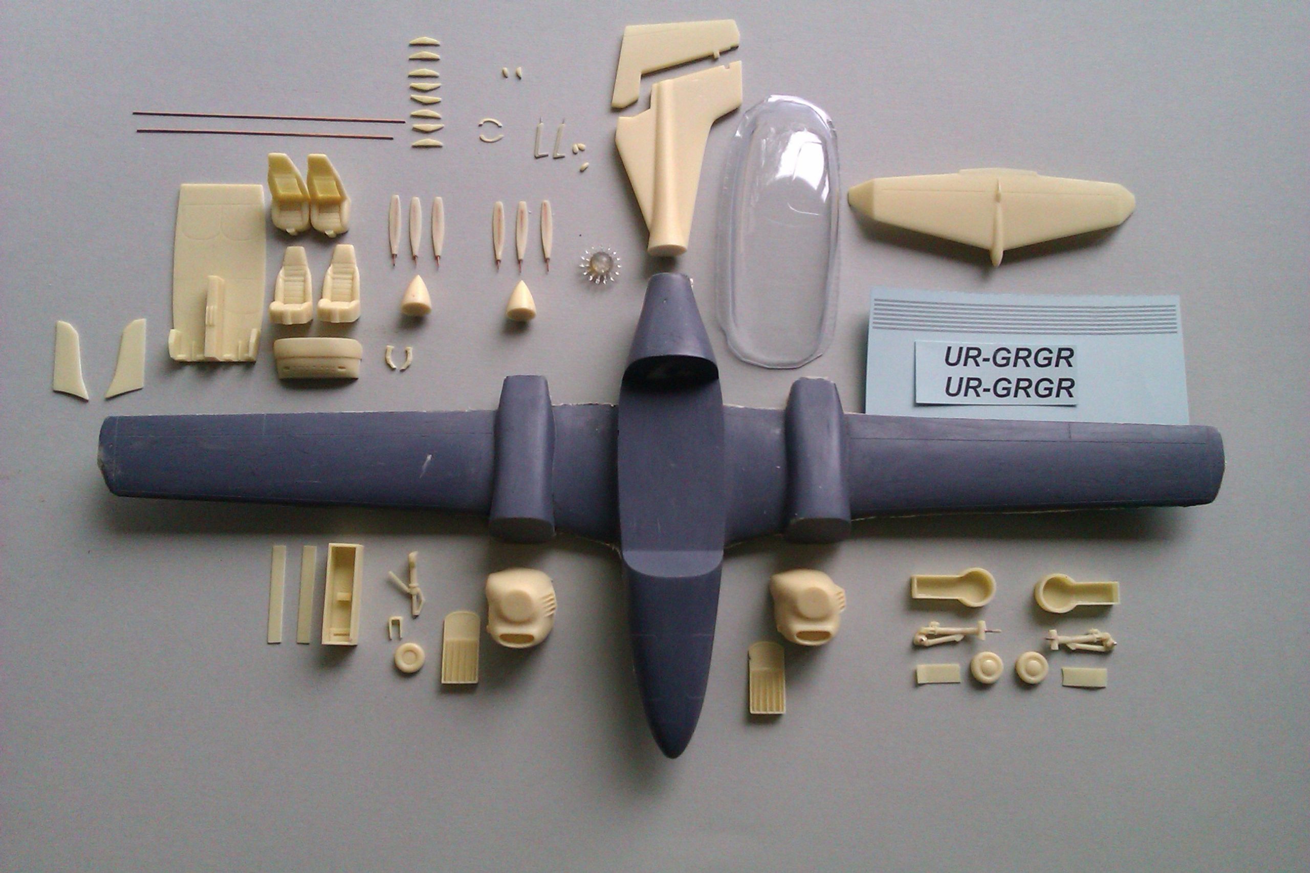 Amodel 72242 Diamond Da-42 MNG Aircraft  Light Multipurpose model kit 1/72 scale 